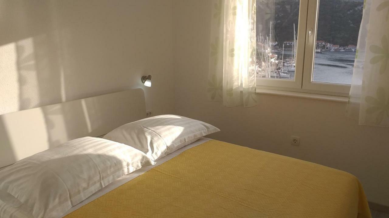 Apartment Zaklopatica Lastovo Exterior photo