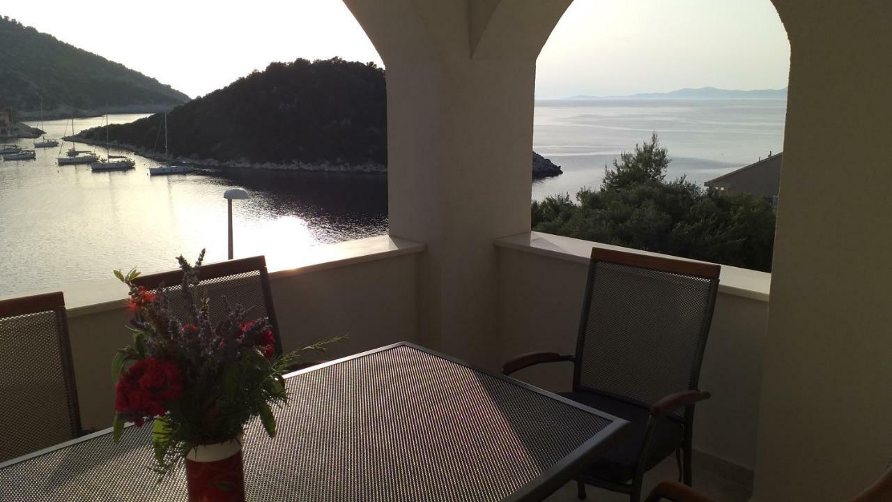 Apartment Zaklopatica Lastovo Exterior photo