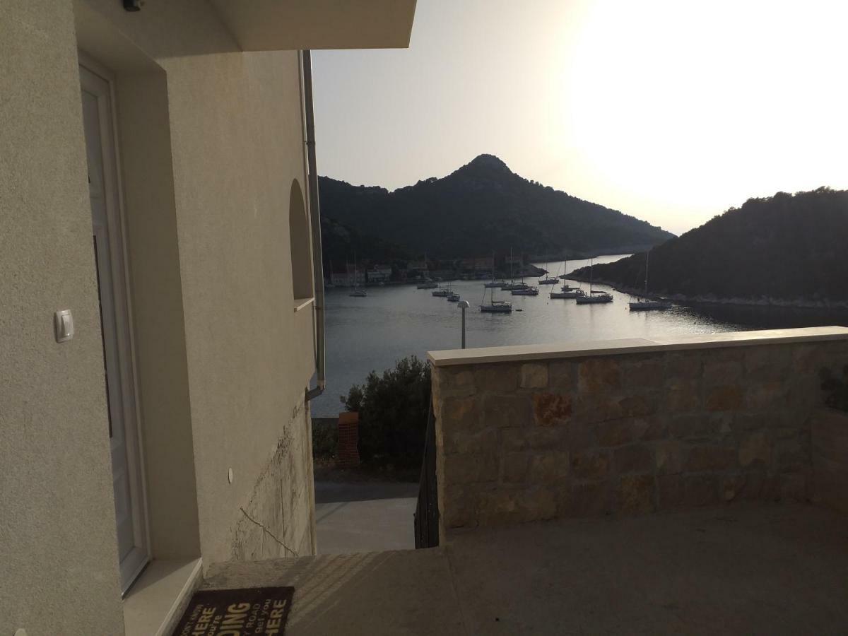 Apartment Zaklopatica Lastovo Exterior photo
