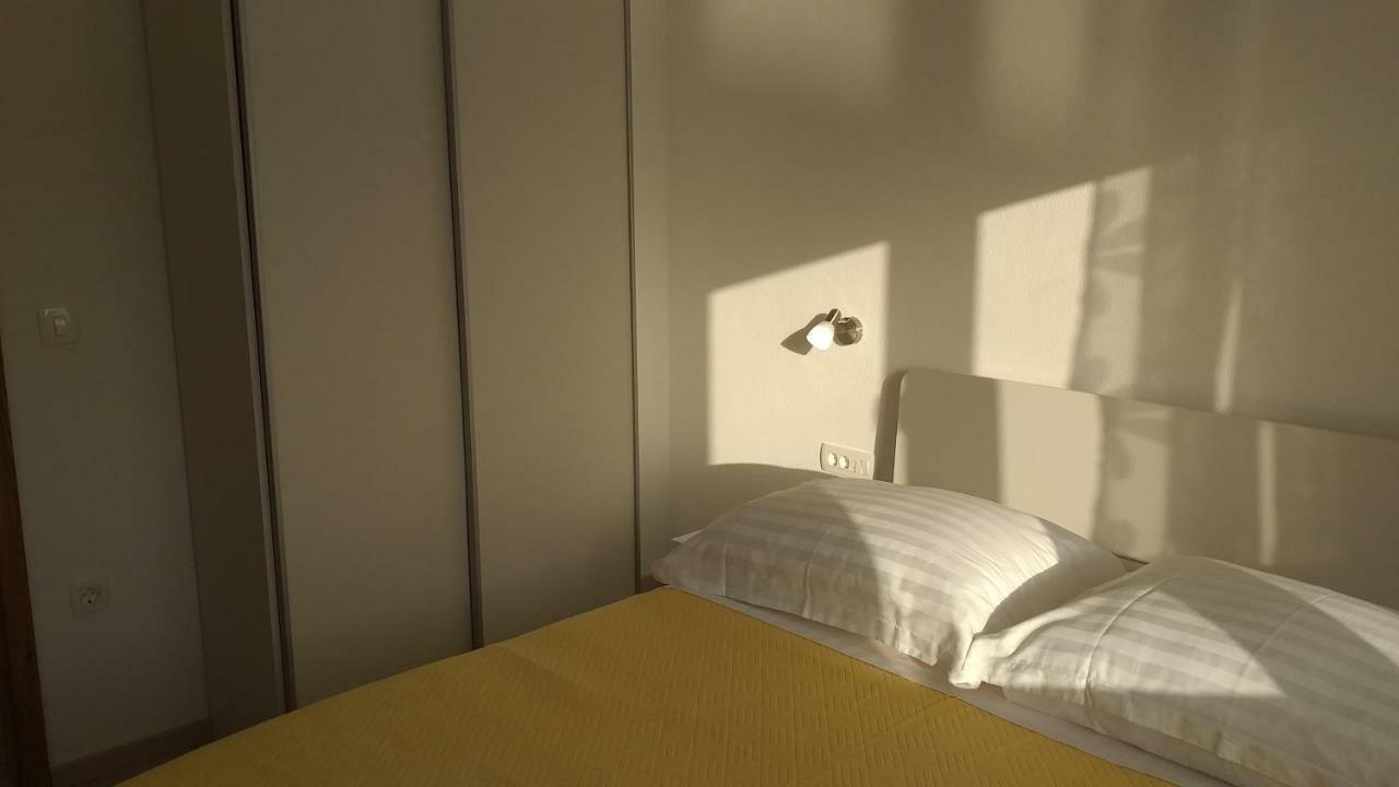 Apartment Zaklopatica Lastovo Exterior photo